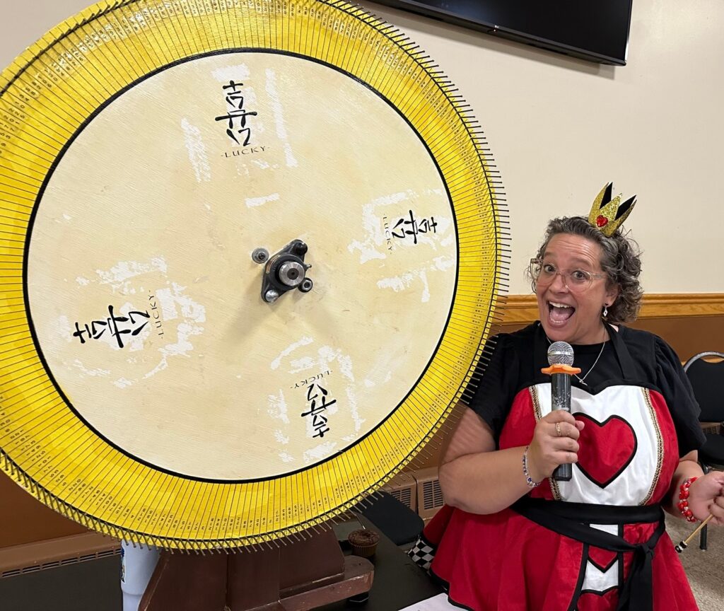 Frauke Stoffel in a Queen of Hearts costume, spinning the prize wheel